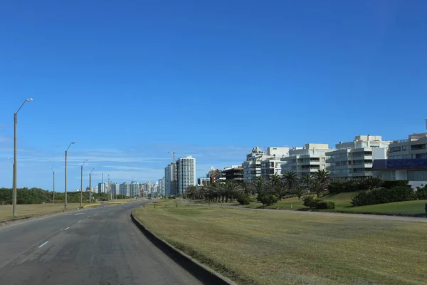Street i Punta del Este, Uruguay - April 2017 — Stockfoto
