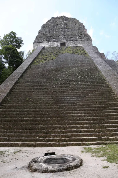 Templo V em Tikal, Guatemala, América Central — Fotografia de Stock