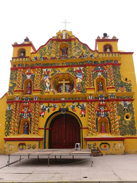 Luminosa Chiesa Gialla a San Andres Xecul, Guatemala — Foto Stock