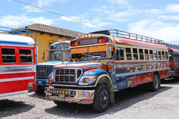 Tavuk otobüs Antigua Guatemala - Mayıs 2015 — Stok fotoğraf