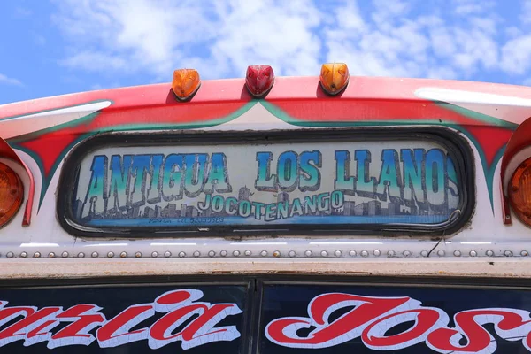 Csirke busz Antigua Guatemala - május 2015-ig — Stock Fotó