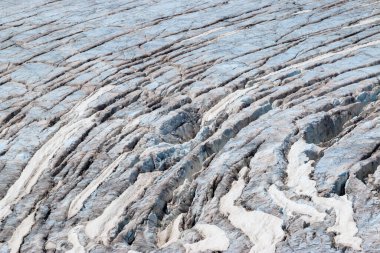 Mavi renkli buzullar. Elbrus volkanından görüntü