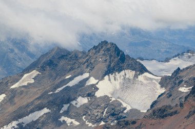 Kafkas dağları Elbrus volkanı yakınlarında.