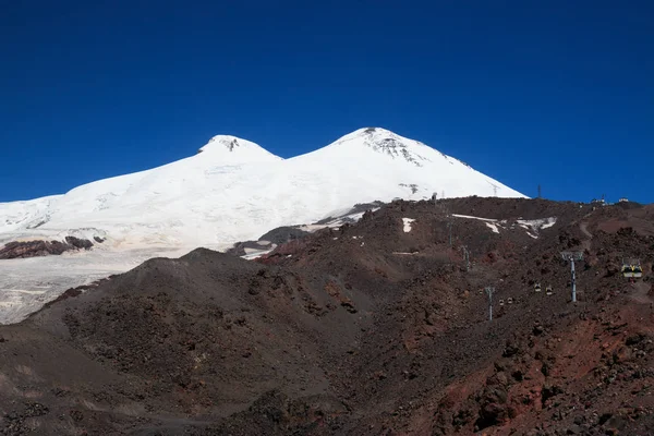 Cloud Two Tops Elbrus Volcano Glaciers Blue Sky Sunny Day — 스톡 사진
