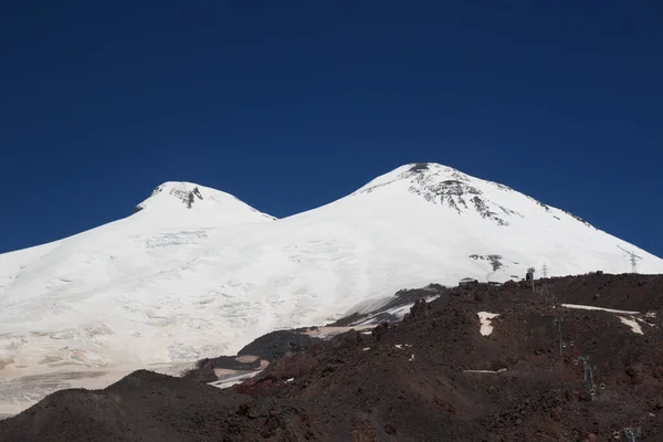 Nuage Deux Sommets Volcan Elbrus Avec Glaciers Ciel Bleu Par — Photo