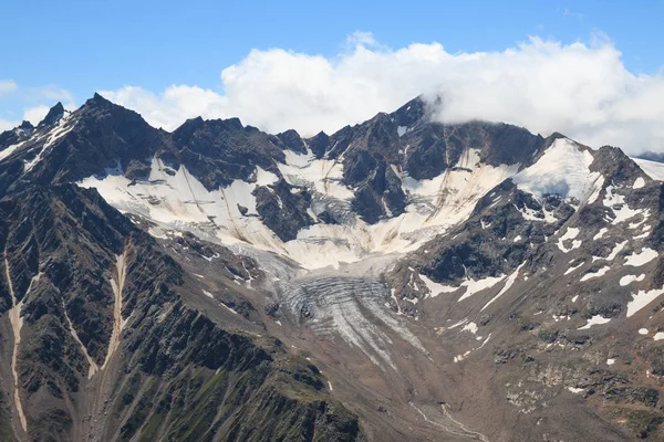 Καύκασος Βουνά Κοντά Στο Ηφαίστειο Elbrus Παγετώνες Σύννεφα Και Κορυφές — Φωτογραφία Αρχείου