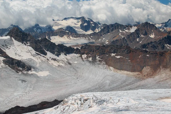 Montagnes Caucase Près Volcan Elbrus Avec Glaciers Nuages Sommets — Photo