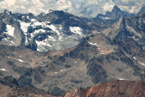 Καύκασος Βουνά Κοντά Στο Ηφαίστειο Elbrus Παγετώνες Σύννεφα Και Κορυφές — Φωτογραφία Αρχείου