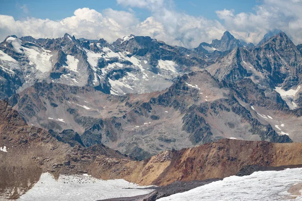 Καύκασος Βουνά Κοντά Στο Ηφαίστειο Elbrus Παγετώνες Σύννεφα Και Κορυφές — Φωτογραφία Αρχείου