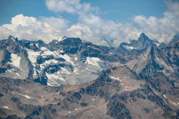 Montañas Del Cáucaso Cerca Del Volcán Elbrus Con Glaciares Nubes —  Fotos de Stock
