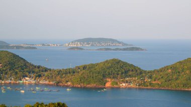 Duong Dong şehri, Phu Quoc, Vietnam - Aralık 2018: Phu Quoc cabel car 