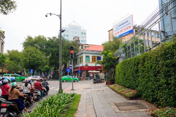 Ciudad Chi Minh Vietnam Diciembre 2018 Tienda Blanca Con Gran —  Fotos de Stock