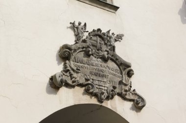 Bratislava, Slovakya - Nisan 2011: Michael 'ın Kapı Kulesi tabelası.