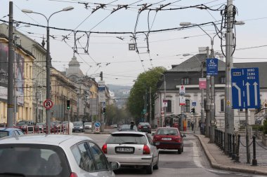 Bratislava, Slovakya - Nisan 2011: Hodzovo Meydanı 'ndan trafik manzaralı Stefanikova Caddesi.