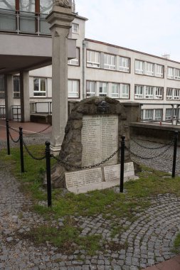 Bratislava, Slovakya - Nisan 2011: Birinci Dünya Savaşı 'nda şehir savunucularına adanmış anıt .