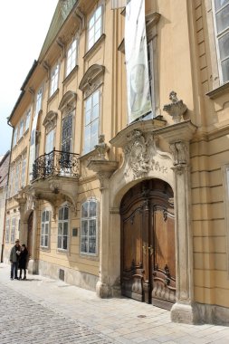 Bratislava, Slovakya - Nisan 2011: Frantiskanske Meydanı 'ndan Mirbach Sarayı manzarası.