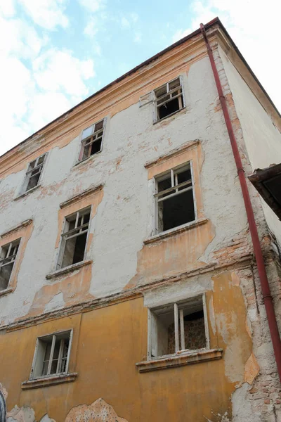 Bratislava Slovakya Nisan 2011 Kapitulska Caddesinde Terk Edilmiş Eski Bina — Stok fotoğraf
