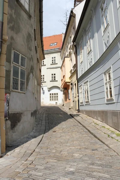 Bratislava Eslováquia Abril 2011 Zamocnicka Vista Rua Praça Frantiskanske — Fotografia de Stock