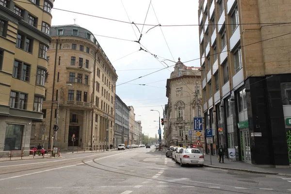 Bratislava, Slovakya - Nisan 2011: Jesenskeho ve Sturova caddelerinin kesiştiği nokta.