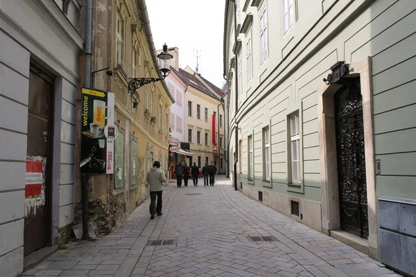 Bratislava Eslováquia Abril 2011 Vista Para Rua Zelena Praça Hlavne — Fotografia de Stock