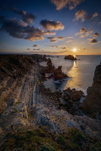 Plumb rocky coastline — Stock Photo, Image