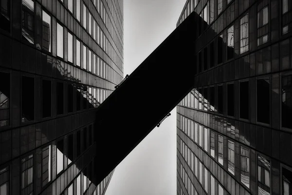 Passage between La Defense towers — Stock Photo, Image