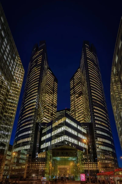 La Defense cephe kuleleri 