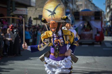 Gigarron, binlerce turistin ilgisini çeken ulusal bir etkinlik olan Verin, İspanya Karnavalı 'nın ana aktörü.