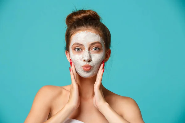 Young Woman Towel Wrapped Her Body Applying Clay Face Mask — Stock Photo, Image