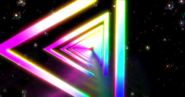 Túnel de triángulo de color neón brillante. El láser muestra los antecedentes en bucle. Animación en bucle sin costuras con espectro de color púrpura azul ultravioleta 4K . — Vídeo de stock