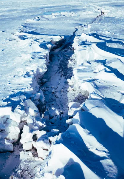 Derretimiento Grieta Fondo Invierno Ártico Hielo Invierno Largo Orilla —  Fotos de Stock