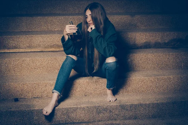 Young Drunk Woman Sitting Night Depression Concept Unhealthy Lifestyle — Stock Photo, Image