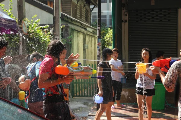 Lucha Contra Agua Festival Songkran Año Nuevo Tailandés Abril 2011 —  Fotos de Stock