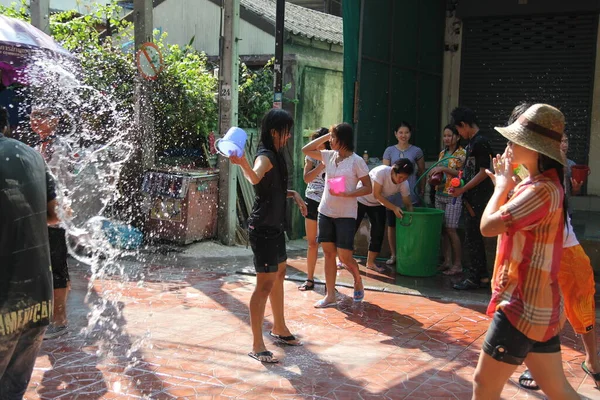 Bangkok Tailandia Abril Lucha Contra Agua Festival Songkran Año Nuevo —  Fotos de Stock