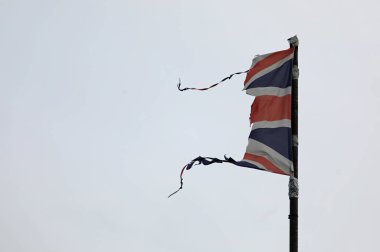 Yırtık Uk Birliği Bayrağı