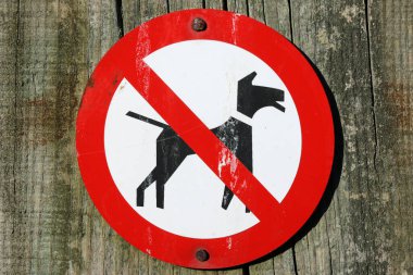 uyarı işareti köpeklere izin