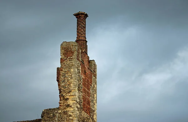 Tudor chimney on medieval castle — Stok fotoğraf
