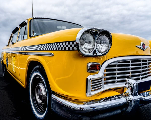 Rotterdam / Hollandia - 2019. augusztus 18.: Egy klasszikus New York Yellow Cab látható egy rendezvényen. — Stock Fotó