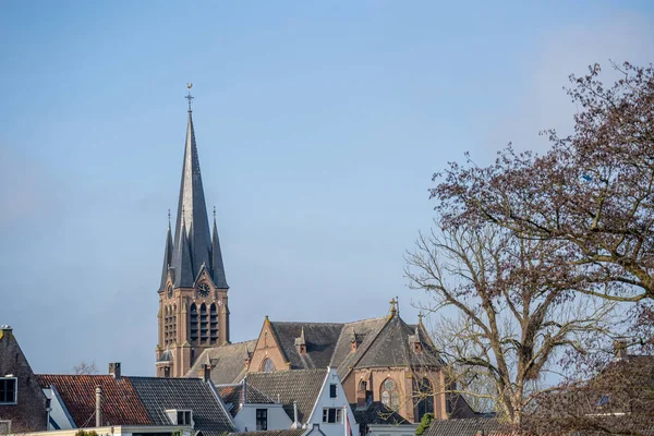 De toren van de oude kerk in Breukelen, Nederland. — Stockfoto