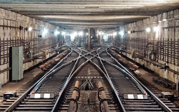 Tunelu metra. Kyjev, Ukrajina. Kyjev, Ukrajina — Stock fotografie