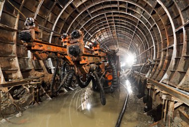 Tünel delme makinesi. Metro'ya İnşaat