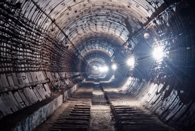 Terk edilmiş Metro'ya. Kiev, Ukrayna. Kyiv, Ukrayna