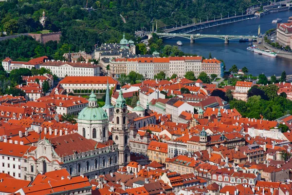 Widok z lotu ptaka na miasto. Praga, Republika Czeska — Zdjęcie stockowe