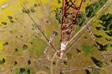 Radyo kulesinden aşağı bak. Radyo kulesi İnşaat