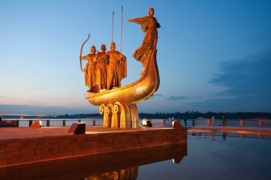 Kiev efsanevi kurucuları için anıt: Kiy, Schek, Khoryv ve Lybid Dnieper Nehri kenarı, Kiev (Kiev), Ukrayna