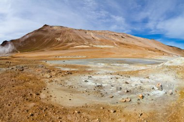 Jeotermal bahar Myvatn lake yakınlarında. Hverir jeotermal alanı, Kuzey İzlanda