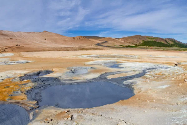 Jeotermal bahar Myvatn lake yakınlarında. Hverir jeotermal alanı, Kuzey İzlanda — Stok fotoğraf