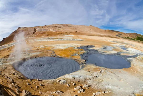 ミーヴァトン湖地熱温泉。Hverir 地熱地域、北アイスランド — ストック写真