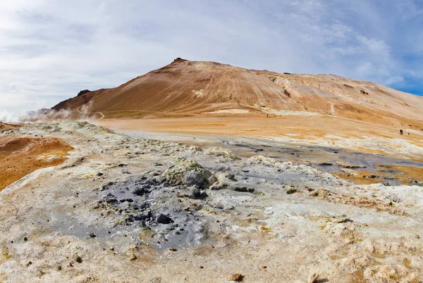 Jeotermal bahar Myvatn lake yakınlarında. Hverir jeotermal alanı, Kuzey İzlanda — Stok fotoğraf