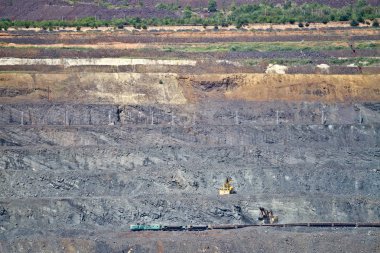 Benim içine ürünler wagon üzerinde açık döküm demir cevheri demir cevheri yükleme tarak. Krivoy Rog, Ukrayna